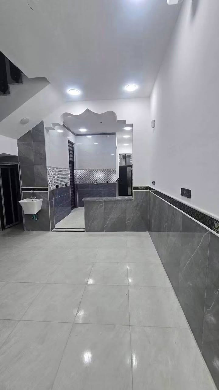 🏠  الــبــيـع نـهـاونـد الاولـئ  🏠
     خلف شارع 20م قرب صيانه كهرباء 

🚧المساحه ( 100 متر طولاني/طابق ونص
         
🏡غرفتين نوم وصالة+دبل فاليوم واستقبال ومطبخ 🏡
       🛁وصحيات خارجية 🚿وداخلية 🚽🛁

  للاستفسار مراسلة الصفحه او الاتصال
على واتساب  (📲***********

نص مكتوب في الصور:
- دار للبيع - ميسان - نهاوند الأولى 100 متر طولاني طابق ونص بناء حديث • واجهة حديثة • جاهز للسكن • تابو صرف للاستفسار ***********