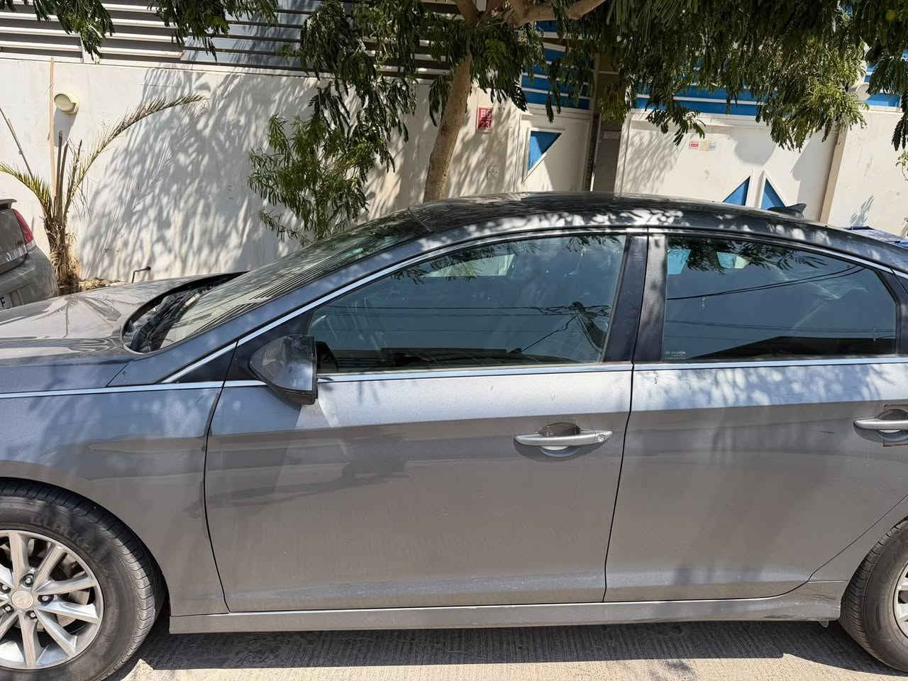 هونداي سوناتا 2019 
حادثها قطعتين باب السائق والجامغ 
اللون احمر غير محدود 
المواصفات se
محرك 4 سلندر 2400GDI 
شاشة وسطية
كاميرا خلفية
رادارات جانبيه 
نقطة عمياء
درايف مود
گير اوتوماتيك + عادي
تحكم ستيرن 
تبريد قطعتين
صندوق ذكي 
ويل كب
المسافة المقطوعة 80 الف mi
رقم السيارة اربيل
الرقم الجديد 
مكان السيارة النجف 
125 $ وبيها مجال بسيط
تفاصيل الاتصال على الرقم
 ***********
