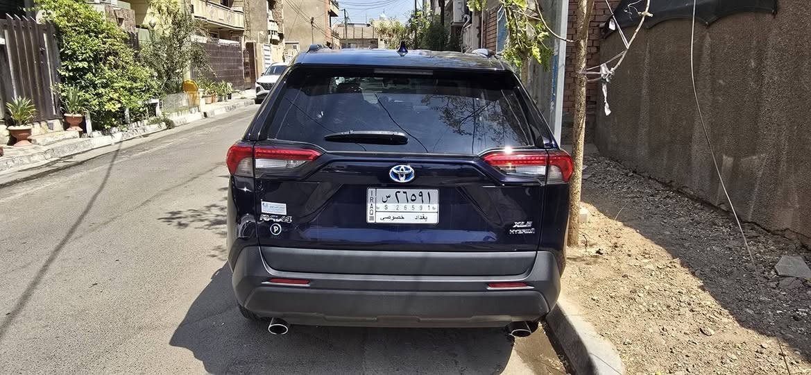 مرخصه الادمن سلام عليكم للبيع فقط تويوتا راف فور موديل 21 هايبرد سياره فئه XLE فول مواصفات ماشيه 83644كيلو فتحه بصمه كرسي السايق كهرباء صندوك كهرباء وباقي المواصفات المعروفه حادثها دعاميه اماميه السعر 227 وبيها مجال بسيط الاستفسار مكانها بغداد حي القاهره ***********
