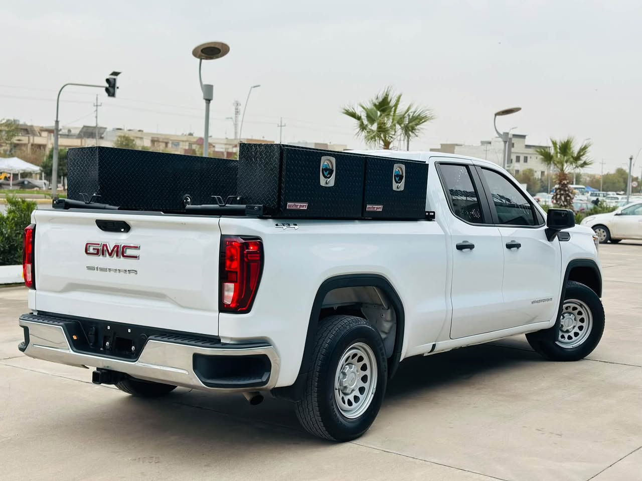 السلام عليكم
2024 GMC SIERRA K1500

جيمسي سيرا 

بصمة تشغيل عن بعد

2700 توين تيربو

دفع رباعي AWD 4*4

كير تعليك

كشن كهرباء

رادار خلفي

رادار امامي

 تحكمات ستيرن

مثبت سرعه 

تحديد مسار

لايت زنون

الحادث جملغ سايق شبر حافة بنيد 

دواخل و شاصي مكفولة 

ايرباك ستيرن راجع سستم

السعر225 بدون رقم 

مكان السياره اربيل📍 (معرض اربيل كارس )

للاستفسار والجاد بالشراء الاتصال ع الرقم

***********☎️📞
