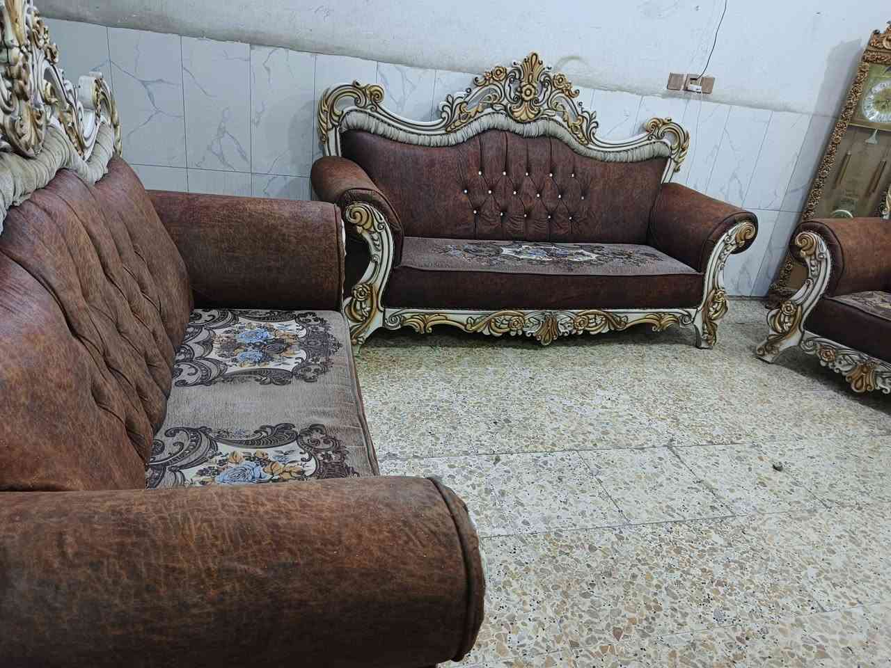 تخم ملكي تكمه نظيف جدا 10مقاعد ب285الف وبي مجال المكان الوشاش *********** يوجد توصيل بكروة يوجد واتس اب
