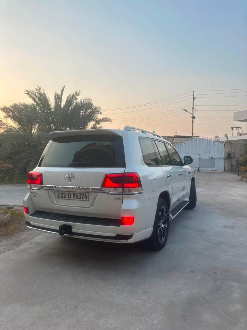 لاندكروزر GXR • V8 • ٨٠٠٠٠ كم