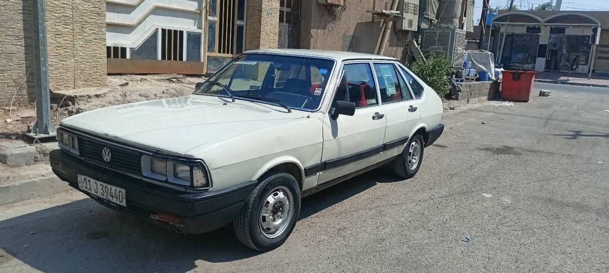 السلام عليكم برازيلي موديل 1986 كابريتر كير اربع نمر  كير ومكينة بلادي السيارة بدون حادث فقط طخة خفيفة كير عادي كير ومكينة كفالة عامة السيارة ترايها زيرو تخم تاير باتري جديد صدر زين السعر 25 ورقه رقم بغداد دولي جديد رقمي*********** مكاني بغداد الزعفرانية بغداد, العراق
