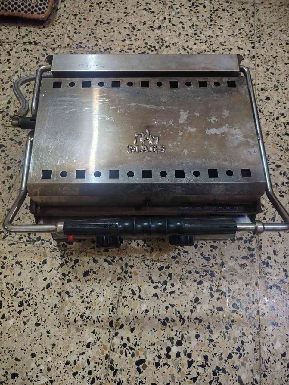 كابسه مال مطعم اصليه ثكيله حيل صار 3 اشهر مستخدمه اشتريناها للمطعم ب 250 الف وهسه نريد نبيعها سعر 180 /***********
