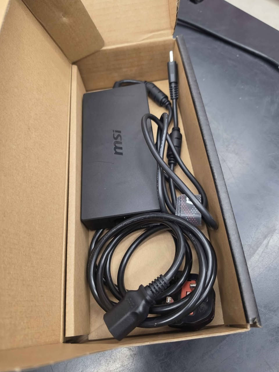 laptop model :-  msi vector 16HX 

1》GPU●  RTX 5080 16gb 
2》CPU● Ultra 275HX with intel Ai boost 
3》RAM●  16gb ddr5 2x8 5600mhz 
4》Hard●  1tb nvme 
5》screen●  16inch QHD ips anti glare 240hz 

*********** what'sup كويسينجاك, أربيل
