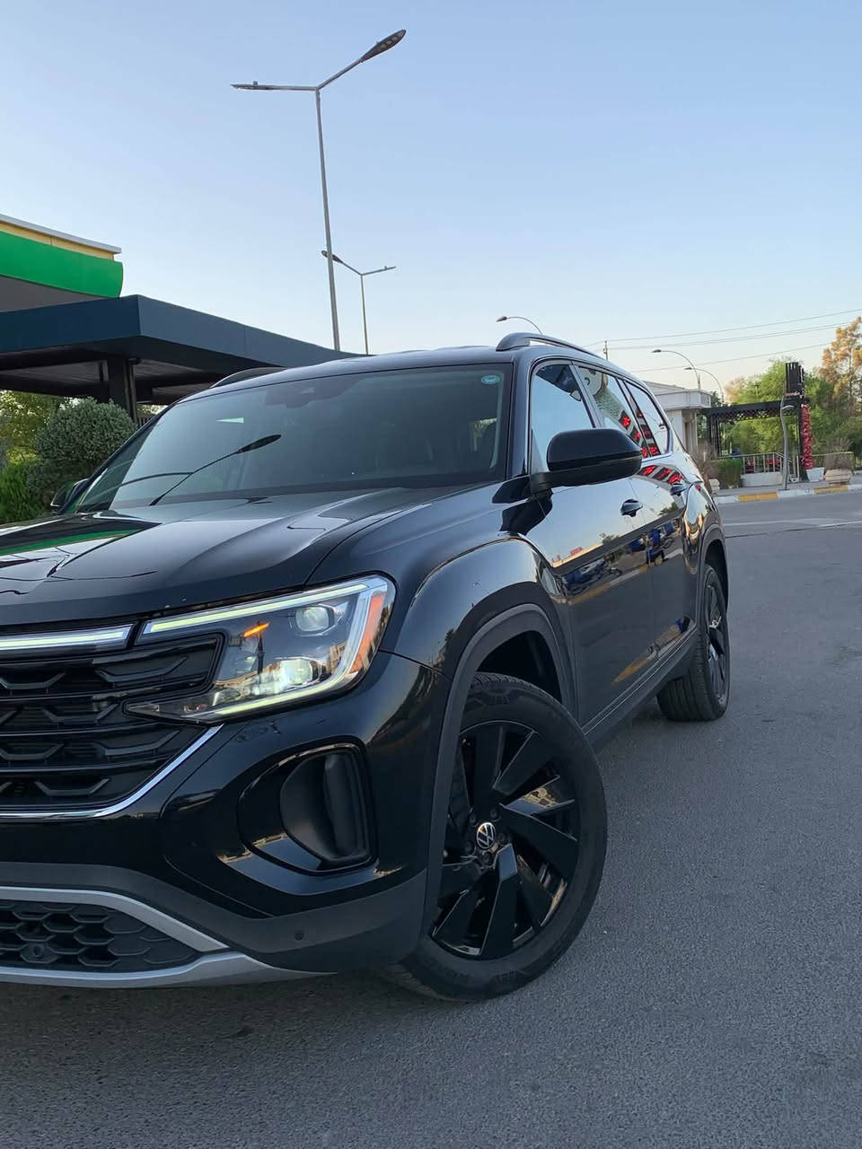 Volkswagen Atlas 24 SE 🇩🇪
فولكس واكن اطلس ٢٠٢٤ se للبيع  

ماشي  السيارة 38 الف كم حقيقي 
محرك 2.0 توربو + كير شرط
270حصان/370 نيوتن متر
مواصفات السيارة كالتالي
تحديد مسار📍
تثبيت سرعة  💯
ابل كار بلي + اندرويد اوتو 📱 

7 راكب 👥
شحن لاسلكي
عدادات ديجتال
تدفئة كشنات + الستيرن
6 وضعيات قيادة 
انارات iq led
حساسات 360 درجة 
نظام قيادة ذكي
ناقل حركة أوتوماتيكي 8 سرعات 4motion
تشغيل عن بعد
دخول ذكي
تشغيل ذكي
انارات ترحيب
نقاط عمياء
كشنات جلد
شاشة معلومات
تحكم الشاشة عن بعد 
تحكم صوتي 
قطع تبريد 3
فتح صندوق ذكي
صندوق اوتوماتيكي
اوتو هولد
اوتو ستارت/ستوب
هاند بريك كهربائي
كشنات كهرباء

سيارة بيها رأس البونيت صبغ و شبر تعديل بارد فقط 
بدون دواخل بدون ايرباك  💫

سعر  285 وبيها مجال  💵 

شرط التحويل

للتواصل على الرقم
***********
***********
متوفر واتساب او اتصال

مكان السيارة:كركوك  📍
