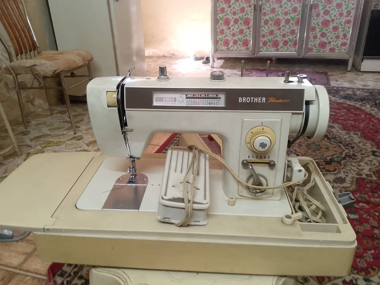 ماكنه خياطه برذر نظيفه على الفحص جاهزه السعر 150الف بغداد اتصال ***********
