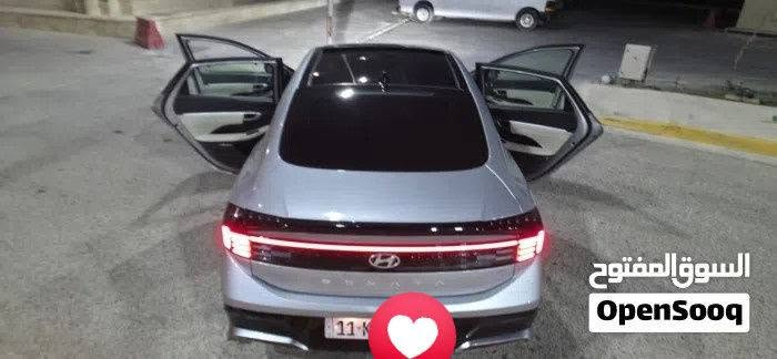 اعدا نشر بعد تخفيض سعر

السلام عليكم سوناتا هايبرد 
للتفاصيل... 

وارد امريكي حادث الچاملغ الايمن راجع بارد نفسه فقط خشم الچاملغ نفس راجع بارد  بي صبغ قليل وبالعراق صار بيها بارد اقل من حادث امريكا طخة كد اصبيعين هم بارد  السيارة فول لمتد اعلى فئة 

 الممشى 65 كم

 موديل 2024

 حجم المحرك 2.0L  هجين  

 مفتاح التشغيل بصمة 

 اريل نفكيتر 

حساسات أمامية 

حساسات خلفية 

لايت زينون + LED متصل 

 بك لايت LED متصل 

 دخول بصمة ذكي 

 حجم الاطار 17

 ويل كب 17

 4 دسك

 حساسات ضغط الاطارات 

 المرايا قابلة للطي

شفتات بالستيرن

نظام خرائط كار بلي اوتو اندرويد من دون كيبل يربط وبكيبل يربط 

عدد AIR BAG 6

 هاند بريك كهرباء 

ا ABS 

 دشبول شاشة

 شاشة 

 كاميرا دوارة 360°

الانارة الداخلية LED 

 مقود جلد حياكة 

 مثبت السرعة Cruise 

 المودات والاوامر الصوتية 

ا Bluetooth    

شاحن هاتف Wireless 

مخرج منفذ الطاقة usb 

فحص نظام السيارة 

تتسع المقصورة ل 4 ركاب

المقاعد جلد اسود وللحماية دوشمتها ارضية وكشنات لون اوت وايف

حركة المقاعد الأمامية كهرباء 

!!️ المرآة الوسطية أوتو

 تبريد شاشة مناخين منفصلين 

 قطعتين تبريد 

 أوضاع القيادة Drive Mode Sbort

صندوق كهربائي فتح سد من الجنطة نفسها ومن عند السائق

كامرات مع تشغيل الاشارة اليمين واليسار

التشغيل عن بعد من البصمة

التقديم للامام والترجيع للخلف من خلال البصمة 

بانوراما 

رقم بغداد بسمي موقع السيارة البصرة 

الون فضي

 أوتو هولد Auto Hold  

 نظام مانع الانزلاق 

حاملات الأكواب

 تطعيم الدواخل بالخشب الطبيعي 

شاصي ؛ KMHL54JJ1RA087584

السعر المطلوب 200 السعر السابق 225 
للاستفسار :-
***********

نص مكتوب في الصور:
- السوق المفتوح OpenSooq
