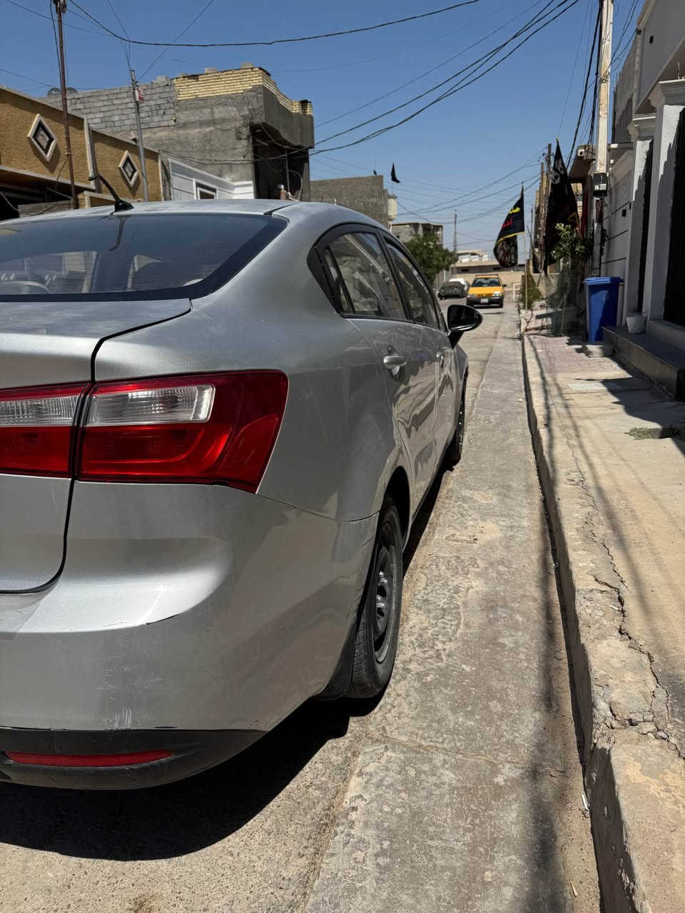 كيا ريو 13 خليجي السونار موضح بيها كلشي 
بيها خدوش فقط ورش كلير فقططططط لا غييير 
رقم مشروع وطني بابل تحويل ثاني يوم 
تحكم ستيرن ومري وجامات وبصمه دخول 
محرك 1600 دوش 
تبريد شغال وثلج 

سياره كاهزه للتواصل 
***********
فقط واتساب المحمودية, بابل
