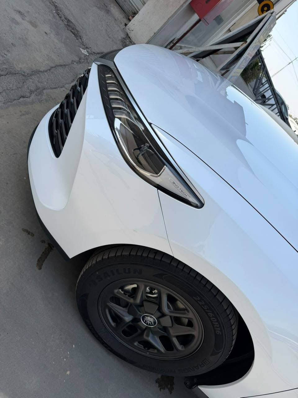 للبيع
سعر 133$
 جن  بلاص byd موديل 2025 
ماشية 27 ألف بانزين + كهرب
 كلها وضع شركة 
رقم اربيل دولي رقم وهزة وسنويه جديد شرط التحويل 
فول مواصفات بدون سلايت 
داخل ابيض 
🚫بدون صبغ .. بيها ملاحظتين فقط 
موصل الايسر 
***********
***********
يوجد بيع وشراء السيارات المتضررة والجديدة داخل هذه الصفحة

