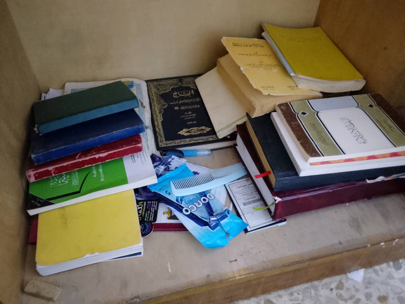 كتب للبيع أكثرهن دينية الفريقين ورقية ومجلدات كاملة واجزاء السعر مناسب مكاني الحرية بغداد