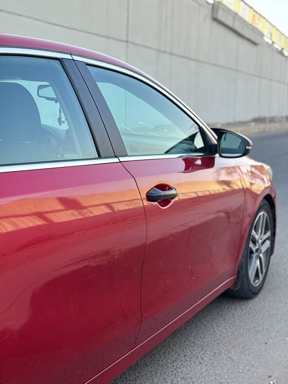 السلام عليكم كيا فورتي 2020 Ex واريد كندي فول مواصفات
بيها قطعة وحده صبغ بس البنيد 
ماشية 78km
گيرها محور At 
السعر129 وبيها مجال 
***********
