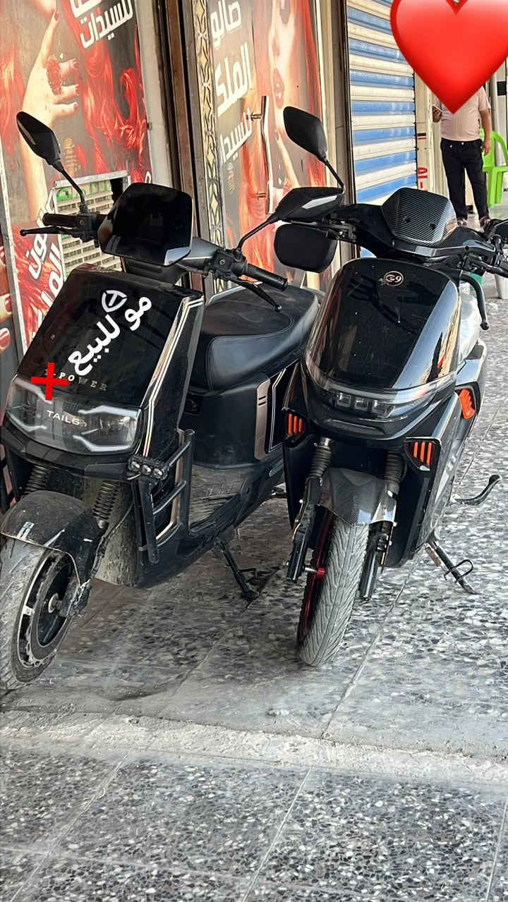 :

* ⚡ المحرك: 350 واط
* 🚀 السرعة القصوى: 20 كم/ساعة
* 🔋 البطارية: 36V — 7.5Ah، سعتها تقريبًا 270Wh
* 🛣️ المدى بالشحنة: حوالي 25–30 كم
* 🔌 وقت الشحن: تقريبًا 3–5 ساعات
* 🛞 حجم التاير: 8.5 إنچ
* ⚖️ الحمولة: لحدود 120 كغم
* 🏁 أوضاع السرعة: Eco حوالي 10 كم/س، وDrive حوالي 20 كم/س. الستفسار اكثر اتصل واتساب 
***********

نص مكتوب في الصور:
- موللبيع