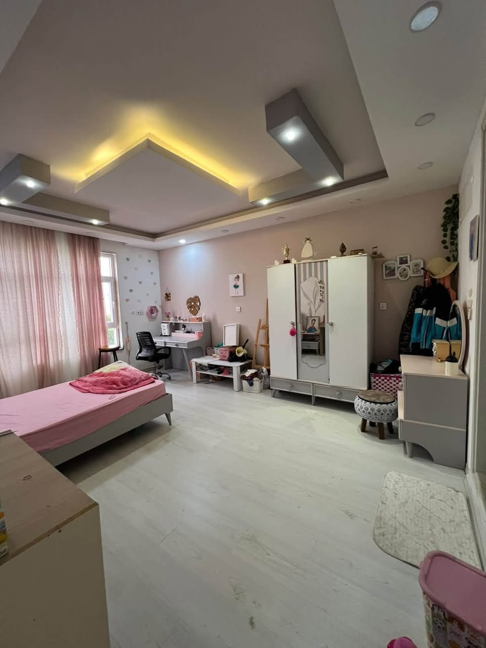 🔥بيت للبيع – أربيل | مجمع هةولير ستي 🔥
🏠 مساحة 200م²
📍 ركن على شارع سايتين 30
🛏️ 4 غرف نوم
🛋️ صالة + استقبال
🍳 مطبخ
☀️ منظومة طاقة شمسية
❄️ البيت بالكامل دكتات مبردة

💰 سعر جداً مناسب ومقارنة بموقع ومواصفات البيت فرصة مميزة.

📞 للاستفسار والحجز تواصل ويانا
***********
***********
