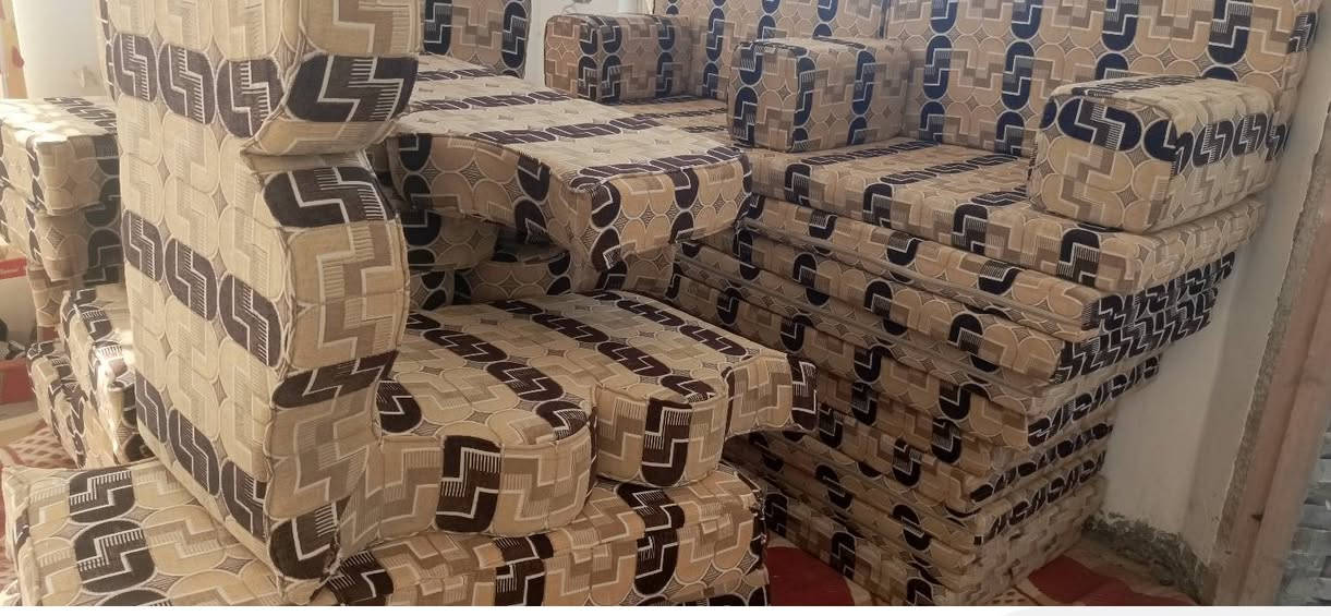 جلسة ونص (عشرين متر)
كويتي عربية الملكي أبو التاج الاسفنج البغلي الاصلي وجهين
١٠دوشك
١٠تكيات 
٢٠مسند ظهر 
٢زاوية 
كما موضحه بالصورة تفرش استقبال أو ديوانيه مساحته
 ٩ في ٤
مكاني الشطرة تفاصيل اكثر واتساب أو اتصال وتدلل
*********** اتصال 
*********** واتساب
