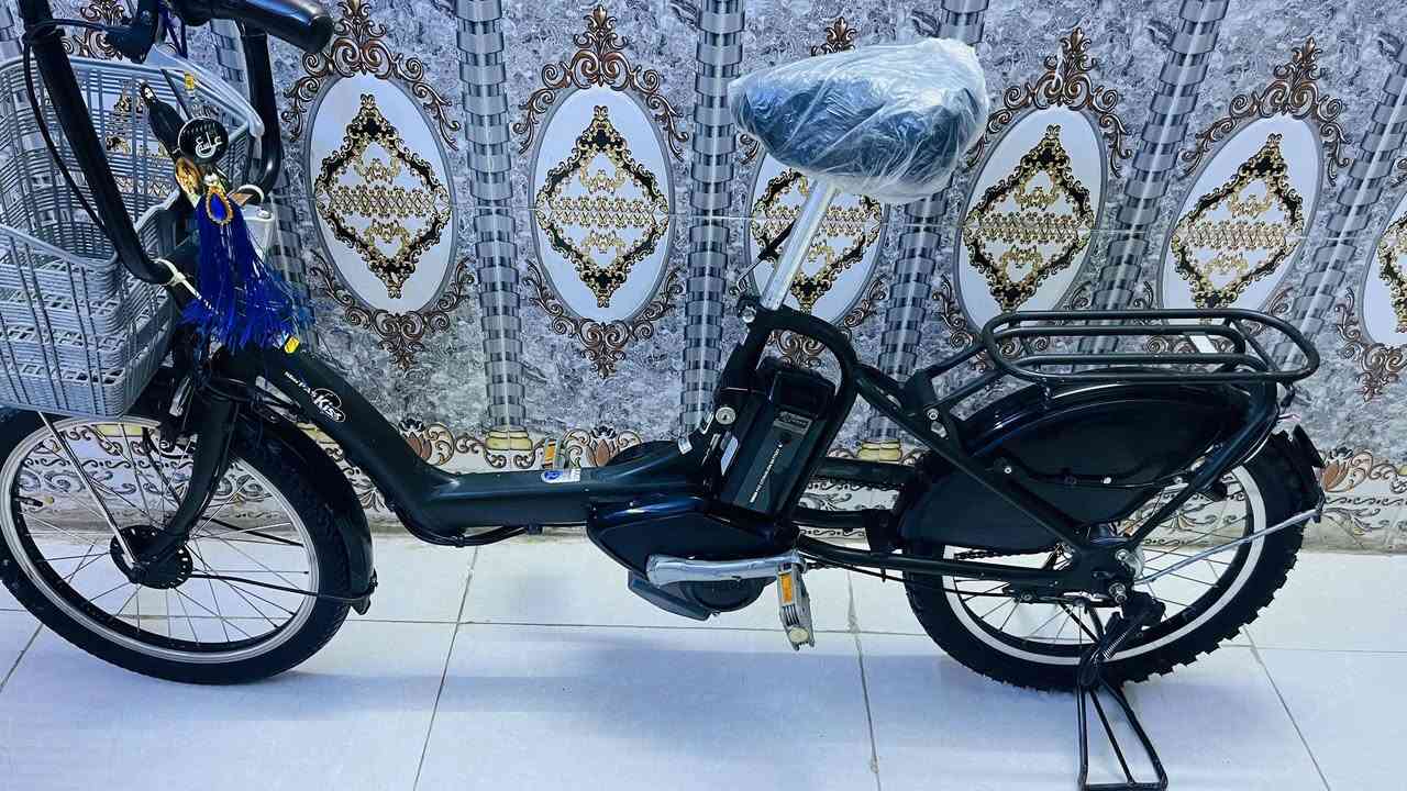 سلام عليكم عندي بايسكل شحن مساعد من شركه ياماها ياباني اصلي نضيف كلش مال حاويه بطاريه ليثيوم شغاله تمشيني خير من الله جاهز من كل نواحي مع ملحقاته سعر 350 وبي مجال مكان بغداد الامين ثانيه ***********
