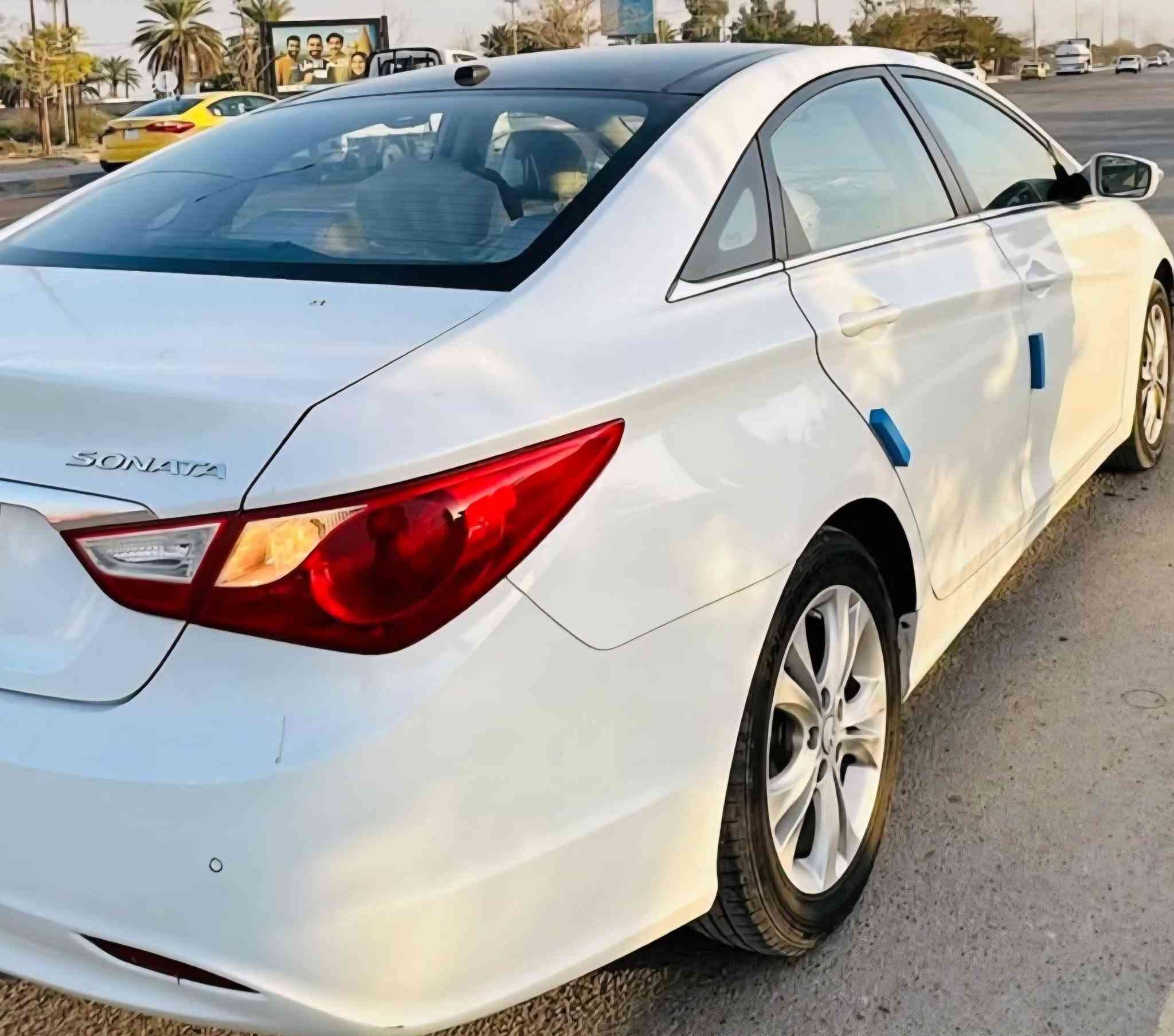 جمعة مُباركة
للبيع سوناتا 11 خليجي فول مواصفات مكفولة كفاله عامه 
من ضرر وصبغ، تبريد راقي 
السعر 117 ، اتصال واتس*********** 
***********
@
