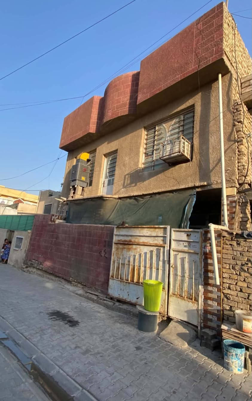 دار للبيع الدوانم شارع البودراج ثاني فرع ع اليمين
مساحه البيت ٨٧ متر 
البيت طابوك وليس بلوك 
البيت قاطين كامل 
السطح شتايكر 
الطابق الثاني غرفتين نوم + حمام 
الطابق الاول صاله مطبخ غرفه حمام 
البيت كامل سيراميك كاشي 
خطين كهرباء وطنيه 
ربط ماء اساله ع الخط الجديد 
البيت جاهز بي بعض الملاحظات البسيطه 
سعر البيت ٩٠ مليون او بي مجال بسيط جداا 
رقم صاحب البيت  انا مكلف بنشر 
*********** ابو عباس
