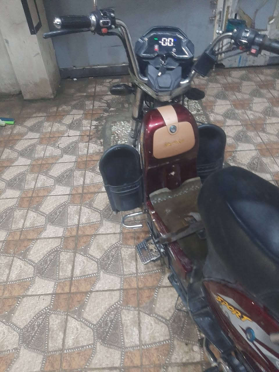 دراجه شحن للبيع نقص بطاريات تعبانه  ٥  بطاريات  السعر ١٠٠ الف  عنوان بغداد الكرخ    رقم  ***********
