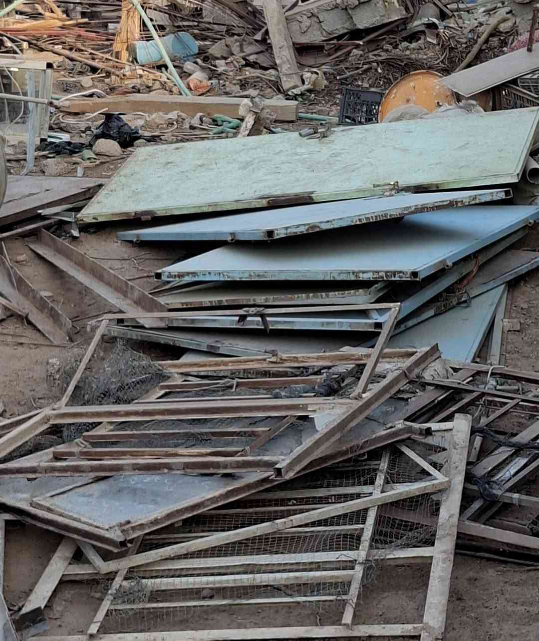سلام عليكم شيلمان بلجيكي ويراني ٢٠٠٨ علي سكف تراب ما معقود عليهن وبيبان٧ مترتين ثقيل وشبابيك ٦ شيلمان حوالي ١٨٠ م *********** كوت حي جوادين
