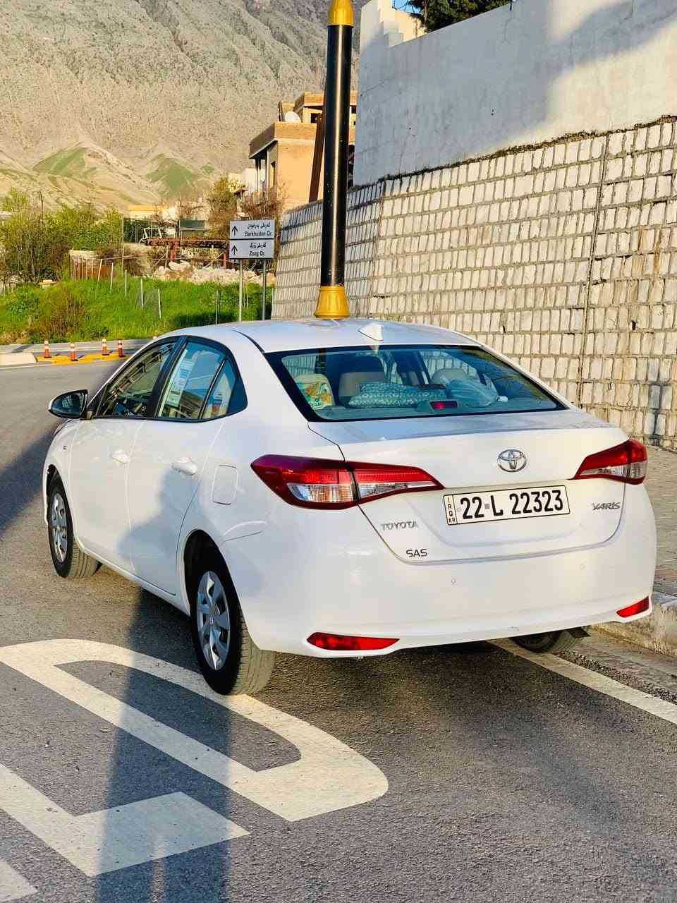 تۆیۆتا یارس مۆدێل ٢٠٢١ بۆفرۆشتن.
هيج بؤياخ نيه 
هيج سارده كوت نيه 
مه كينه گه وره 
سه نه وى نوئيه .
٩٧ هه زار رؤيشتوه.
نرخی ١٣٥ 
ژ.ت ***********
شوێن سۆران

