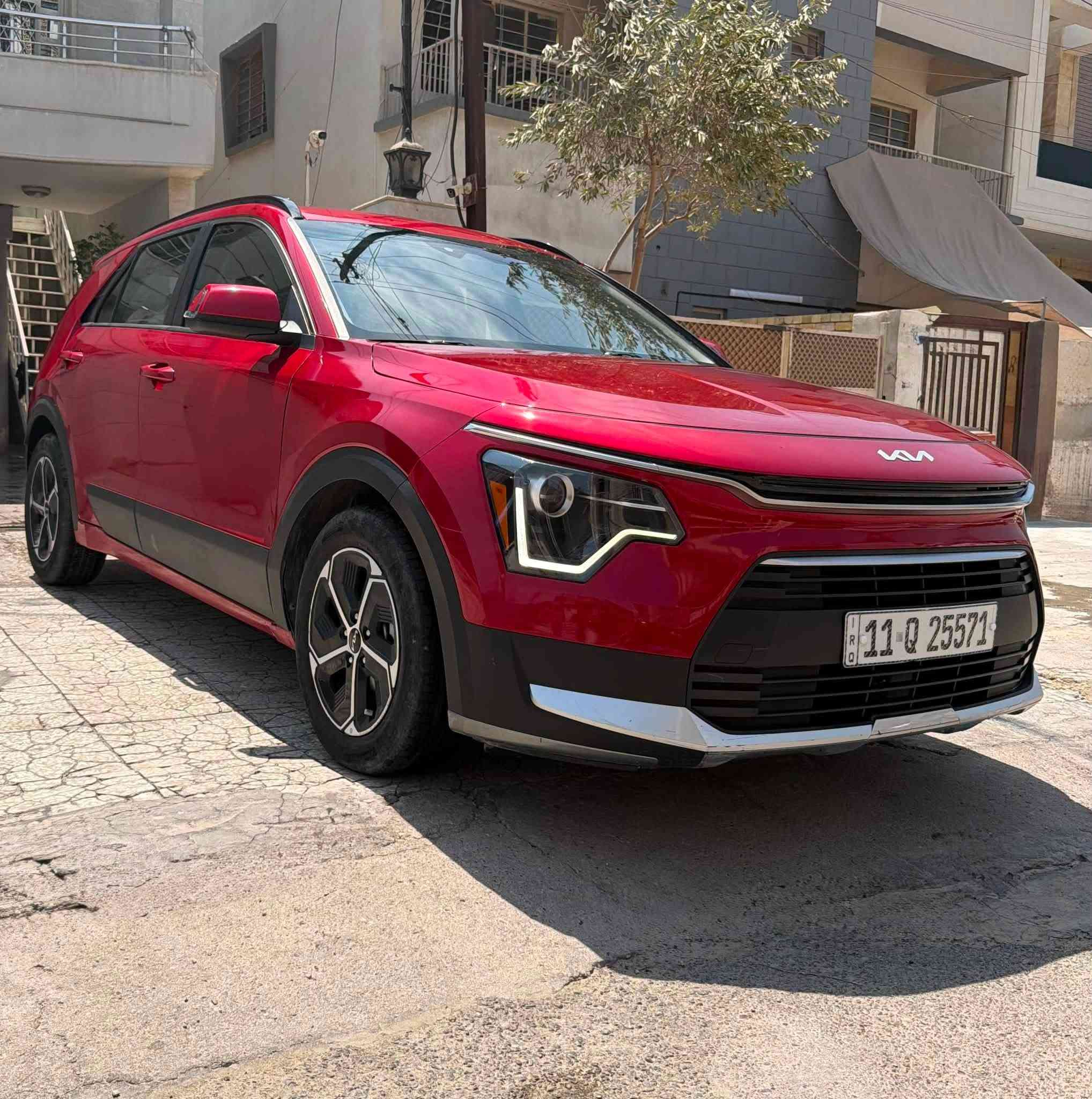 كيا نيرو هايبرد 2023
السعر 145 ￼

وارد امريكي 

عداد السياره 12400mi

السياره نظيفة جدا 

حادث السياره 

جاملغ امامي ايمن و بنيد 

وتعديل بداية الشاصي 

1.6 لتر GDI Hybrid

2️⃣ نظام هايبرد بنزين + كهرباء

3️⃣ قوة 139 حصان

4️⃣ عزم 265 نيوتن متر

5️⃣ ناقل حركة أوتوماتيك 6 سرعات DCT

6️⃣ دفع أمامي FWD

7️⃣ بطارية هايبرد ذاتية الشحن — لا تحتاج شحن خارجي

8️⃣ وضعيات قيادة ECO / SPORT

9️⃣ شاشة عدادات رقمية بالكامل

🔟 شاشة وسطية كبيرة 10.25 إنش

1️⃣1️⃣ Apple CarPlay & Android Auto

1️⃣2️⃣ نظام ملاحة واتصال

1️⃣3️⃣ شاحن لاسلكي للهاتف

1️⃣4️⃣ تكييف أوتوماتيك Dual Zone

1️⃣5️⃣ مقاعد جلدية/جلد صناعي بلون فاتح

1️⃣6️⃣ مقعد السائق كهربائي

1️⃣7️⃣ تدفئة المقاعد الأمامية 🔥

1️⃣8️⃣ تشغيل بصمة وزر تشغيل

1️⃣9️⃣ فرامل إلكترونية + Auto Hold

2️⃣0️⃣ مثبت سرعة

2️⃣1️⃣ كاميرا خلفية

2️⃣2️⃣ حساسات خلفية

2️⃣3️⃣ مراقبة النقطة العمياء

2️⃣4️⃣ تحذير مغادرة المسار

2️⃣5️⃣ مساعد الحفاظ على المسار

2️⃣6️⃣ نظام تحذير ومنع الاصطدام الأمامي

2️⃣7️⃣ مصابيح LED

2️⃣8️⃣ مرايا كهربائية

2️⃣9️⃣ ويل ألمنيوم رياضية

3️⃣0️⃣ مقاعد خلفية قابلة للطي

3️⃣1️⃣ مقود متعدد الوظائف

3️⃣2️⃣ نظام Smart Key

مكان السيارة بغداد زيونة 

***********
