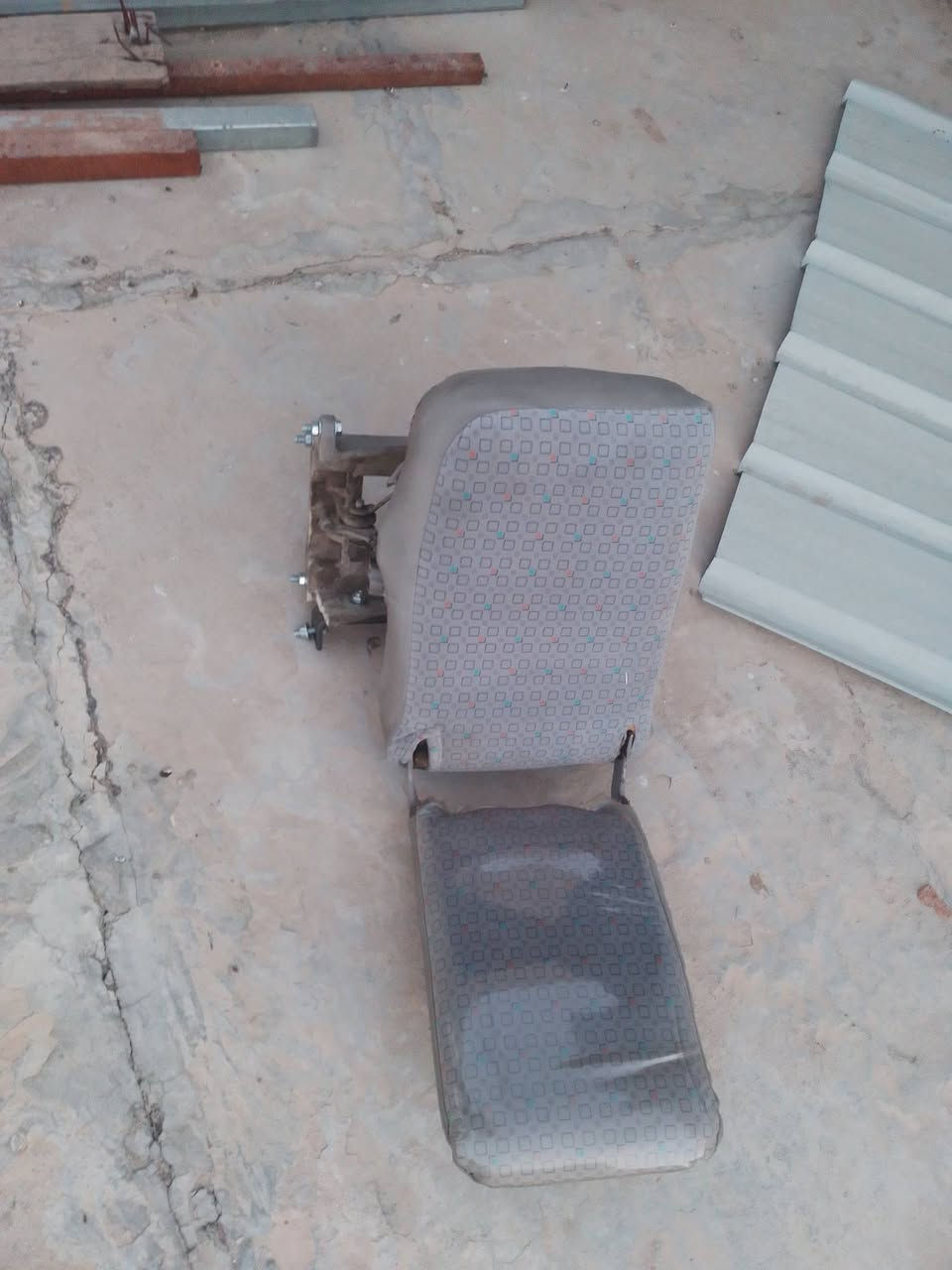 مسجل جنبي شغال وجديد سعر 25 خامت جنبي عاليه70 وكشن مر 80فرشت دشبول15 وبوشيات على 10وحده  ونوزلت مال جنبي بلديت جدلبيع 50  الهاتف *********** مكاني ديالي بعقوبه
