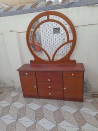ميز مرايه • للبيع