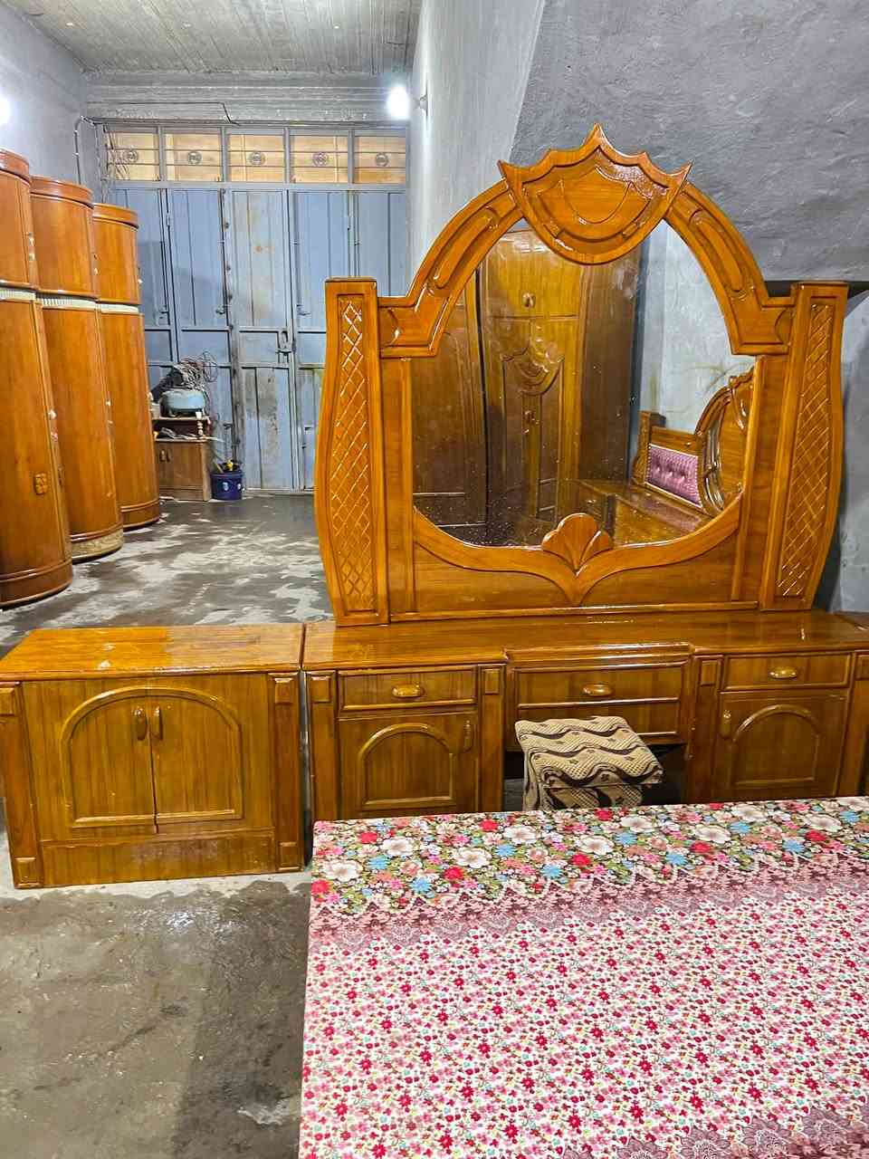 سلام عليكم غرفه نجاره صاج بورمي تزكام داخل خارج صاج مستخدمه نظيفه السعر ٩٠٠ العنوان الحله ***********
