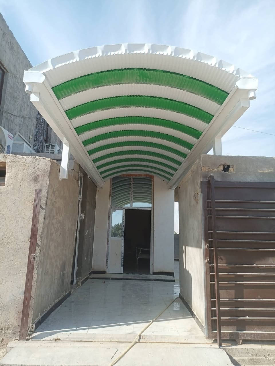السلام عليكم 
عمل سقائف الكيسبان عمل درجه اولى وبأسعار مناسبة 

نعمل في جميع أنحاء محافظة ذي قار اقضيه ونواحي 

تتكون مواد العمل من 
ساقيه مقلون ظد الزنجار 2مليم 
بوري مربع 4 انج 2 ملم 

الكيسبان صبغ حراري 0.5

يشمل عملنا جميع انواع الحداده 

عمل سقائف بديل الزجاج
عمل سقائف الكيسبان 
عمل الجملونات 
عمل السندويج بنل 
عمل الگيربي 
ونعمل في تفصال الباب والشبابيك 

للطلب والاستفسار مراسلة الصفحه 
او الاتصال على الرقم *********** واتساب

