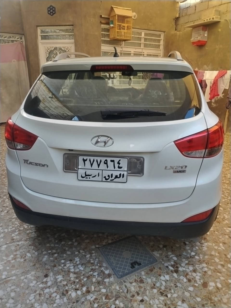 السلام عليكم توكسان موديل ١٢  السيارة جاهزة من كلشي بنوراما بيه شويه بارد سنوية صاقطه ب١٧. مكاني نجف كوفه ***********

