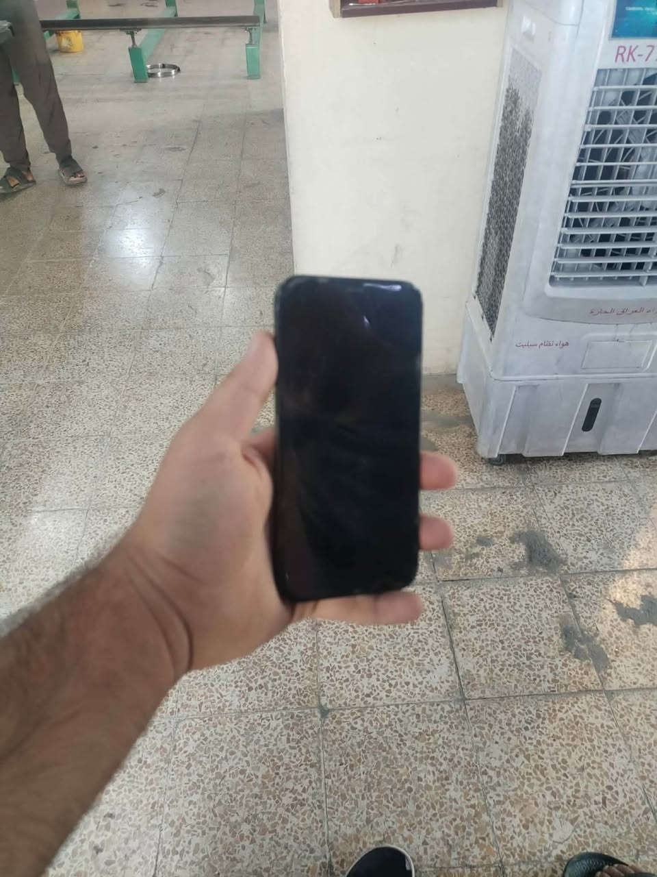 السلام عليكم 
ايفون ١٢برو ماكس 

٧٨بطاريه 
١٢٨ذاكرى 
دبل سيم كرت 
جهاز شرط ما مفتوح وضع بلادي 
السعر ٤٧٥ بس مجال بسيط 
***********
