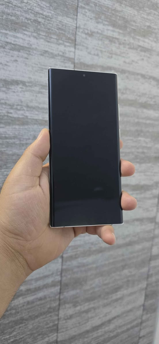 فخامة النوت وقوة التصوير بجهاز واحد 🔥📱
Samsung Galaxy Note 20 Ultra 5G

جهاز يجمع الشاشة الكبيرة، الكاميرات القوية وقلم سامسونج المميز ✨

💾 ذاكرة 256GB ورام 12GB
📱 شاشة 6.9 إنچ Dynamic AMOLED 2X بتردد يصل إلى 120Hz
📸 كاميرات خلفية 108 + 12 + 12 ميغابكسل، وأمامية 10 ميغابكسل
🔭 تقريب بصري 5x ورقمي يوصل إلى 50x
🎥 تصوير فيديو بدقة 8K
🖊️ قلم S Pen للكتابة والرسم والتحكم
🔓 بصمة مدمجة داخل الشاشة
🔋 بطارية 4500mAh وشحن سريع 25W، مع دعم الشحن اللاسلكي
📶 يدعم شبكات 5G وشريحتين

💰 السعر: ٣٥٠ ألف دينار عراقي
🚚 متوفر توصيل لكل محافظات العراق
📞 للحجز والاستفسار: ***********

#سامسونج #Note20Ultra #هواتف_العراق Colombo, Sri Lanka
