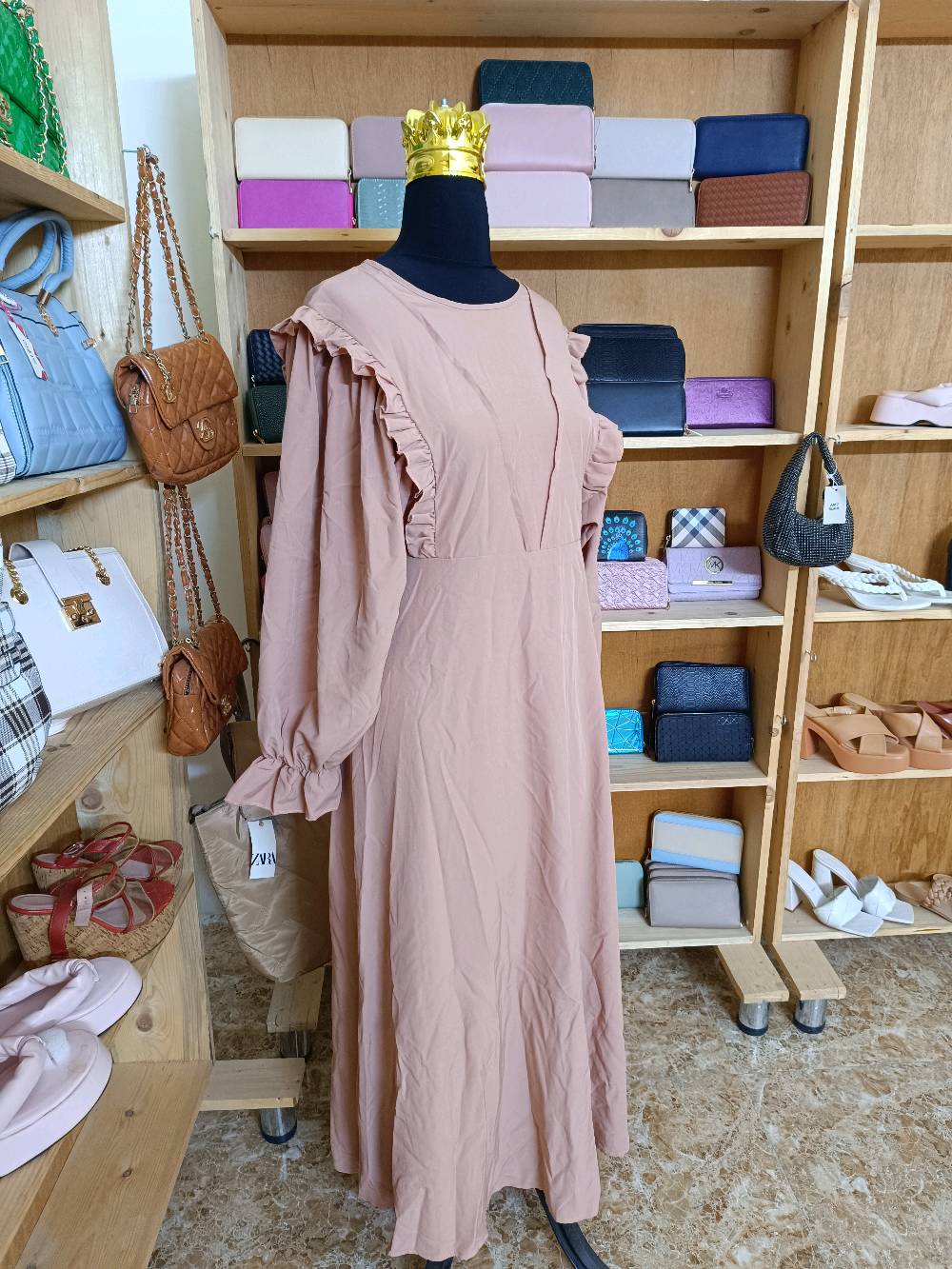 ألبسة نسائية • حقائب نسائية • جملة