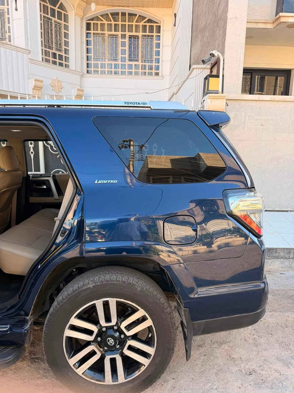 سياره
السلام عليكم 
تويوتا فورنر  لمتد للبيع 
                                                        model: 2021 
                                69000km   :mileage /ممشى

  مواصفات السياره 
🔴محرك السياره v6 4000cc
🔴السياره دفع خلفي 
🔴تبريد وتدفئه بلكشنات
🔴 كراسي جلد باللون البيجي 
🔴فتحة بالسقف
🔴كرسي الامامي للراكب والسائق(3 وضعيات) كهربائي
🔴رادار امامي
🔴تحديد المسار 
🔴مانع الاصطدام 
🔴حساسات أماميه وخلفيه
🔴كاميرا خلفيه 
🔴إناره ترحيبيه (عند الاقتراب جنب السياره)
🔴بصمه على الابواب 
🔴فتح وغلق الزجاج الخلفي من خلف السياره 
🔴كار بلي واندرويد اوتو 
🔴اناره بروجكتر وإناره السياره بالكامل led 
⚠️ الاجزاء المصبوغه البنيد وحافة الاماميه لل جاملغ بدون دواخل وباب الصندوق فقط. كلير
 
❤️للتواصل والاستفسار الاتصال على الرقم الآتي   :***********
