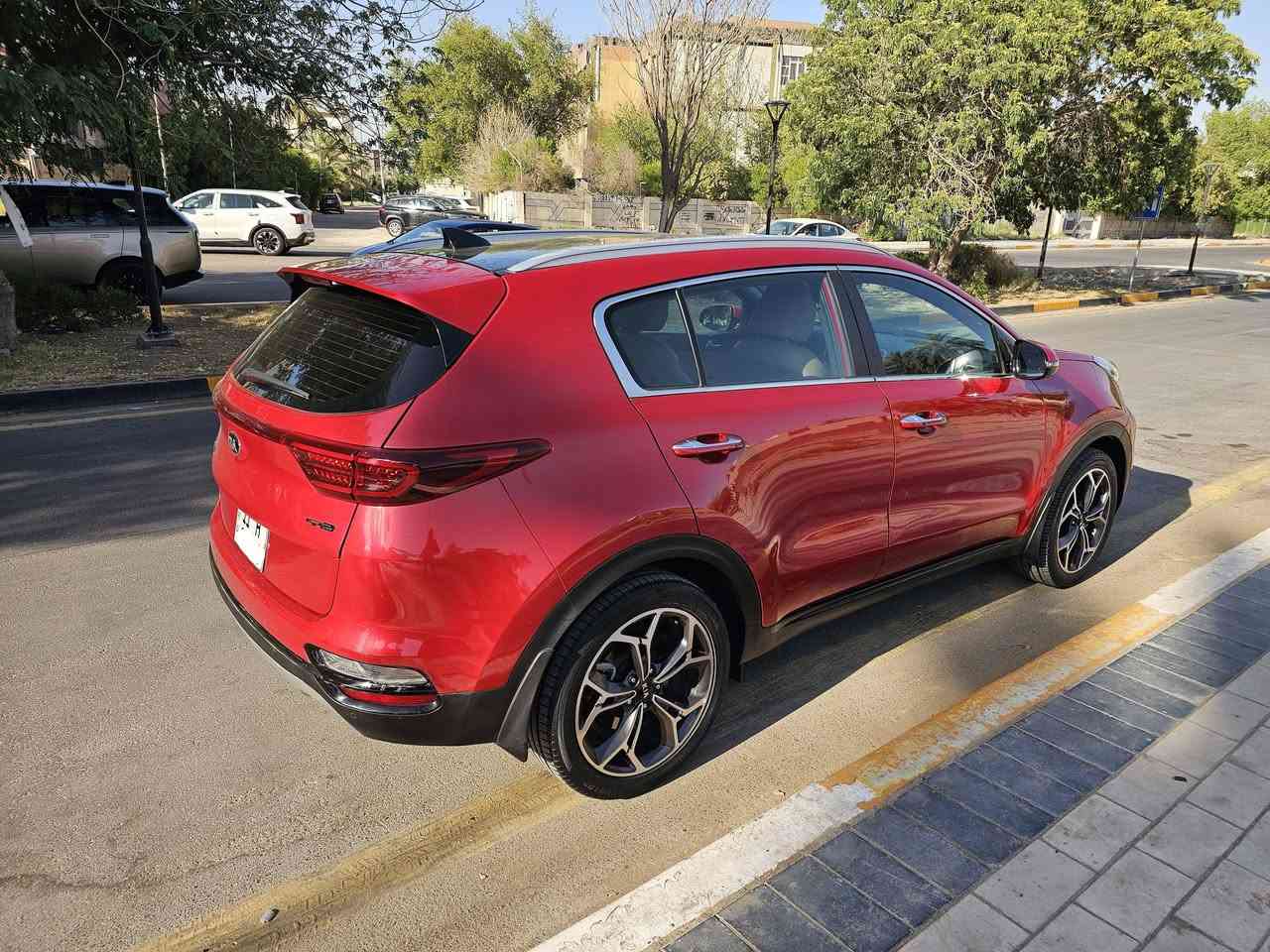 السلام عليكم
سبورتج Gtline 2021 خليجي صبغ دعاميه وبارد باب السكن والورا من جوا وشوية بالجاملغ 

علما السيارة محركها مفتوح

ماشية ١٠٦ 

كشنين كهرباء 

باب خلفي كهرباء

كشنات جلد 

بنوراما

عارضها ب 17500 وبيها مجال

مكان السيارة بغداد اليرموك 

***********
