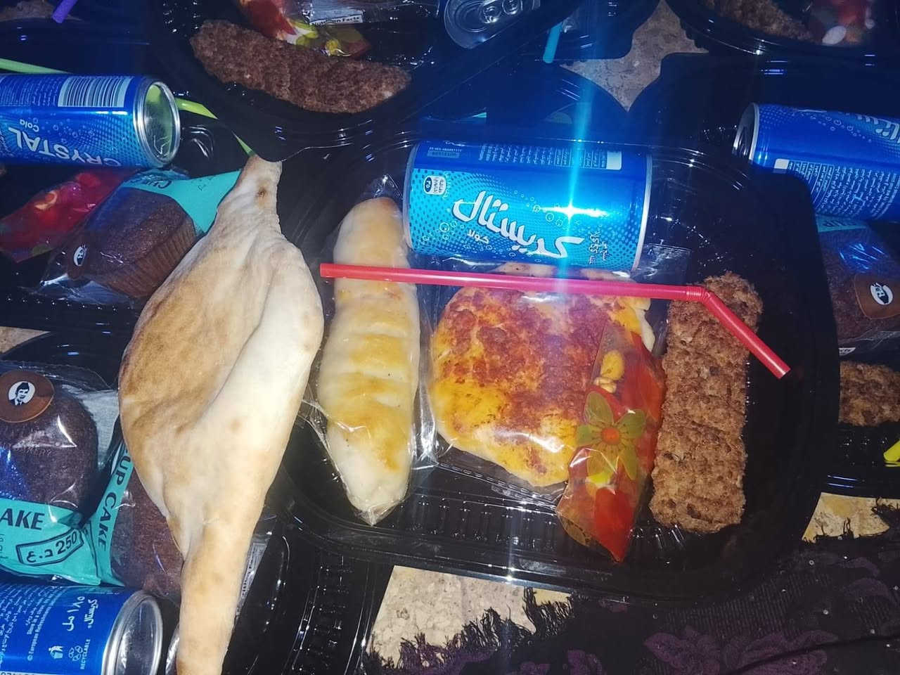 سلام عليكم طلبيه عرس ونلغت مسوكتهن بالدين والحسين الشهيد الي يكدر يشتري منهن طلبيه مرفوضه البوكس يحتوي كباب وببسي وصمون وفطاير ولحم بعجين وكرزات وكيك السعر البوكس الفين ونص كل 7سفريات ب15
***********
