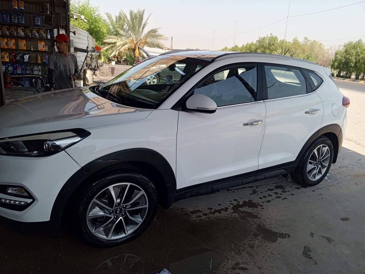 سلام عليكم 
توسان موديل 2018
 خليجي  السياره 
مكفوله  كفاله عامه  بيه فقط هذا الي بل بنيد الصبغ البلادي مشلع يعني ما مصبوغه   ماشيه 125 الف  مال جناي 
مداور ثاني يوم 
مكان السياره حله قرب سيطره الاثار
السعر 180 وبيه مجال 
للاستفسار***********
