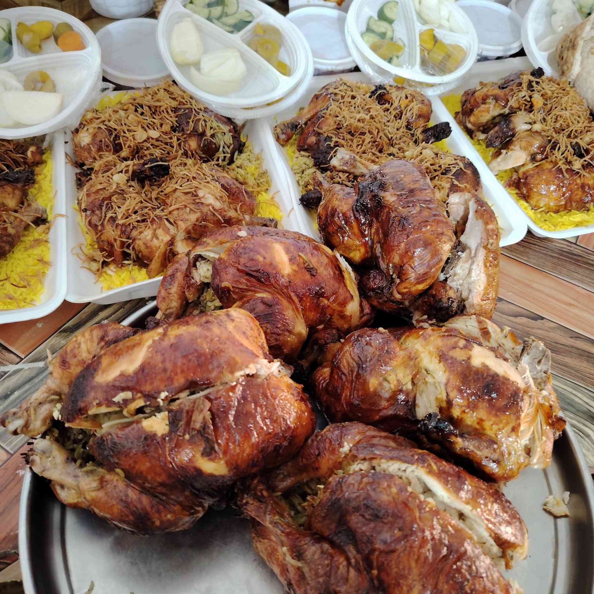 - أهلاً وسهلاً بكم زبائننا الكرام - 

📍 مطعم سيد عبد_الرفاعي 📍
نقدملكم أطيب الأكلات الشرقية
بأسعار مناسبة وجودة تخلّي التجربة تستاهل 🍲🎗️
الريوكات
نفر مخلمة ٢٠٠٠
نفر باقلاء بالدهن الحر والبيض ٢٠٠٠
نفر چلفراي ٢٠٠٠
نفر شوربة ١٥٠٠

الغداء
دجاجة كاملة على التمن ١٦٠٠٠
نص دجاجة على التمن ١١٠٠٠
ربع دجاجة على التمن ٦٠٠٠
دجاجة ناشفة ١١٠٠٠
نص دجاجة ناشفة ٦٠٠٠
ربع دجاجة ناشفة ٣٠٠٠
نفر اجنحة على التشريب ٣٠٠٠
نفر اجنحة على التمن ٤٠٠٠
نفر تمن ومرك ٣٠٠٠ 
📞 توصيل مجاني داخل الولاية فقط 📞 
🍗الدجاج ذبح يومي طازج محشو بالأرز 🎗️

📍الرفاعي شارع المحطة قرب مشتاق الغليمي
📞للتواصل :
واتساب ***********✅
اتصال مباشر *********** - *********** ✅
مطعم سيد عبد.. الأكل الطيب له عنوان واحد 💝🥘
