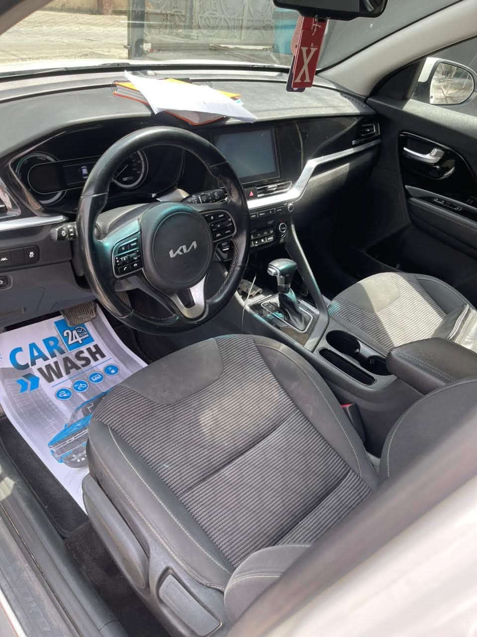 السلام عليكم 🙋🙋‍♂️
كيا نيرو هايبرد موديل 2022 ابيض 

وارد امريكي

اذا تريد سيارة SUV كورية عائلية تجمع بين الفخامة و الأقتصاد ( تفول مرة بالشهر )  

السياره خير من الله نظافه وبيها مواصفات بعد احلا

ماشيه 54 كيلو

 المواصفات 

بصمه

اشاير بالمري 

كشنات جلد و مخمل 

ترحيب دخول 

.نظام ايكو وسبورت قياده

• بطارية ليثيوم

• شاشة كبيرة

• كاميرا خلفية

• حساسات خلفية 

• كراسي تدفئة

 .اتو هولد

رادار امامي

• مانع تصادم

• محدد مسار

• تصحيح مسار

• مثبت سرعة

• مانع انزلاق

• بصمة تشغيل

• بصمة أبواب

كشنات مخمل

• مري رادار

• نقطة عمياء

• شاحن وايرلس 

شاحنة بالكشانات 

• شاشة اعطال

• عداد ديجيتال

• اضوية امامية زنون LED

• اضوية خلفية LED

• كشافات زنون LED

• حساسات إضاءة

• إنارة تلقائية Auto

• نظام صوتي مميز Harmon kardon

• حساسات مطر

• حساسات ضغط هواء الإطارات

‏• GPS

تبريد قطعه

قياده ذاتيه عل الطريق 

تشغيل عن بعد 

• بلوتوث 
• ⁠
• مدخل USB + AUX
.الضرر (صبغ جاملغ امامي يمين بدون ايرباك بدون شواصي بدوون دواخل)

وبيها بعد مواصفات خير من الله 

سعر السياره 140 وبيها  مجال

للاستفسار على  
الرقم : ***********
