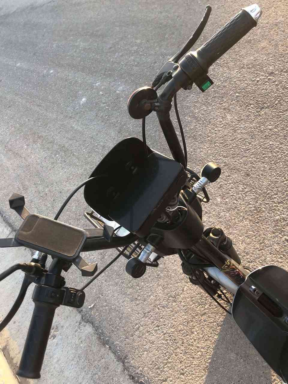سلام عليكم دراجا شحن للبيع حجم 20 بطاريات 2 جدد و2 قديمات بس نظيفات تايرات الورا جديدا والكدام نص عمر الدراجا ما تصرف عليها ربع السعر 250 وبي مجال قليل للستفسار الاتصال علا الرقم ***********
