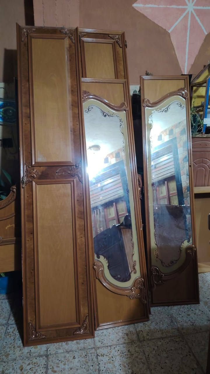 غرفه ماليزي نضيفه بس بدون صوميا وباب الكنتور بي ضرب بسيط ب600 وبيها مجال العنوان صلاح الدين الدجيل حي عسكري ***********
