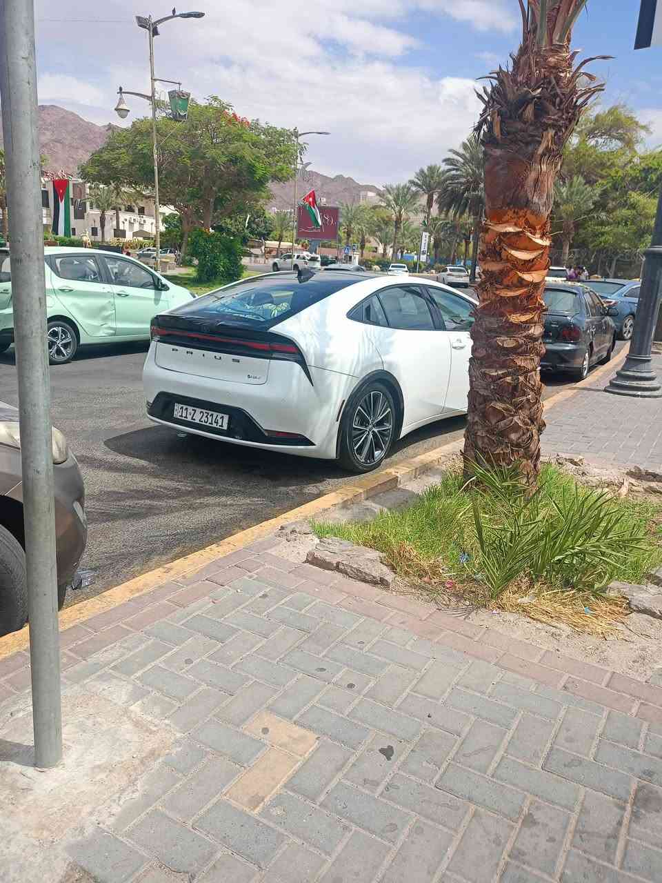 السلام عليكم
بريوس 2023 هايبرد 
للبيع فقط
ماشية 26 الف
بدون اي باك
المواصفات :
بانوراما
كامره خلفيه
كشنات تدفئه 
استرين تدفئه
بصمه تشغيل 
تشغيل عن بعد
نقطة عمياء  
فتحة سقف ثنين 
رادار امامي و خلفي 
تحكمات ستيرن 
حساسات اماميه و خلفيه 
داخل جلد 
لد من الداخل متغير الالوان بلادي 
سياقه ذاتيه 
شاشه جبيره 
اناره ترحيبيه
السياره فول  ( حادثه خلفي بدون تبديل )
السعر 175$ 
مكان السيارة بغداد  الكرادة
للأتصال : ***********
