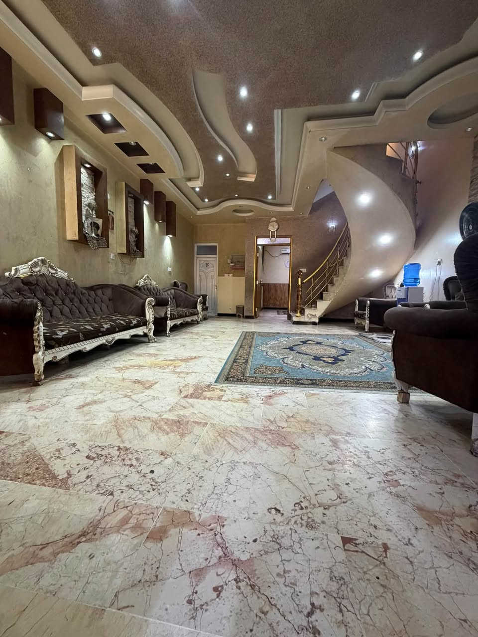 🏡 بيت للبيع في زيونة – محلة 718
📍 موقع مميز جداً

🔹 المساحة: 152.5
🔹 الواجهة: 6.10م
🔹 النزال: 25م
🔹 ثلاثة طوابق
🔹 غرف نوم: 5
🔹 خدمات:3
🔹 الأرضيات: مرمر بالكامل

✨ بيت بمواصفات مميزة ومساحة مناسبة، في موقع مطلوب ضمن زيونة.

للتفاصيل أكثر والمعاينة:
📞***********
***********
