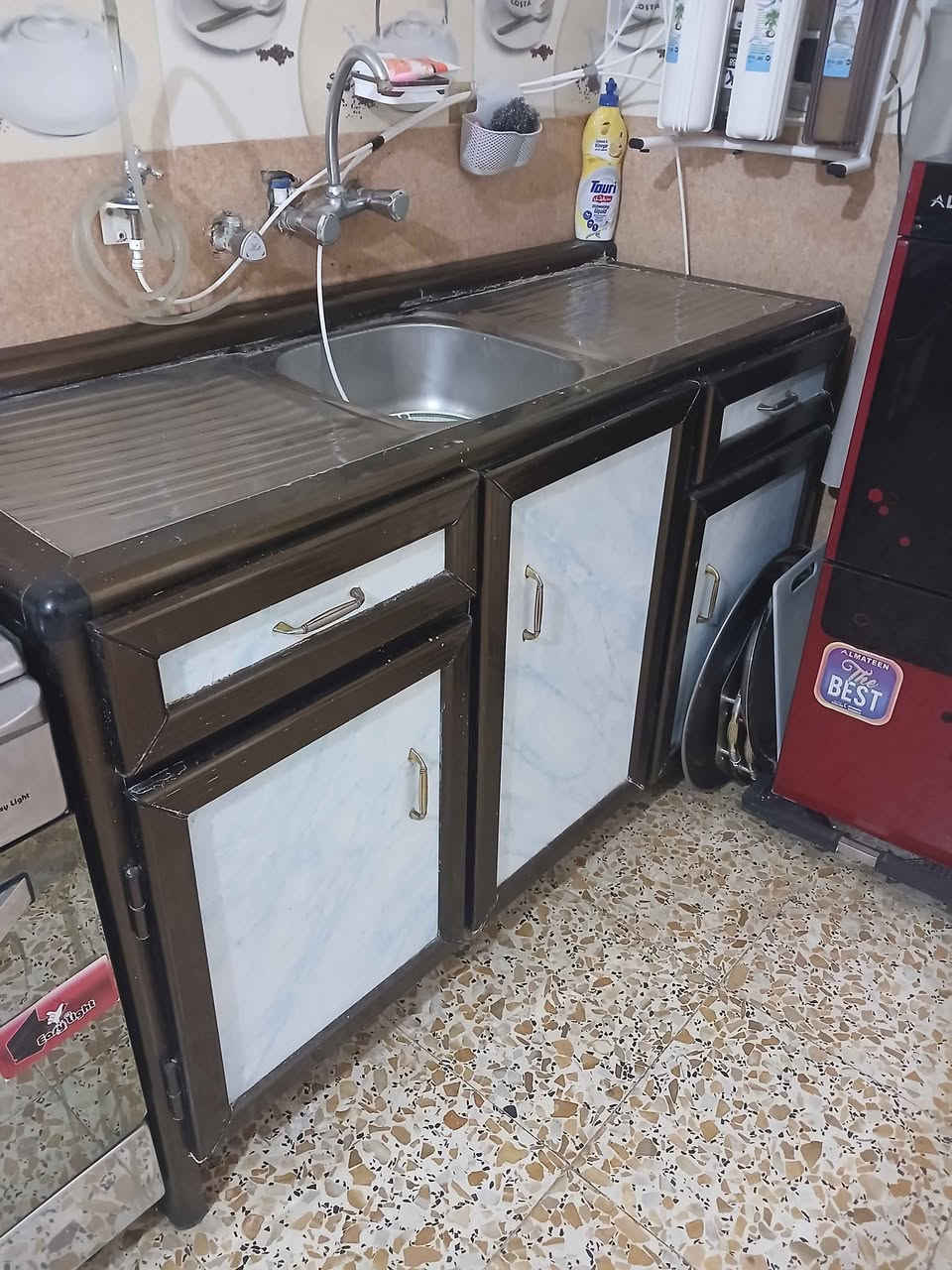 كاونتر خشب و سنگي بحاله جيده السعر 125 ألف مع بعض العنوان الحر حي العسكري،،للإستفسار *********** كربلاء, العراق
