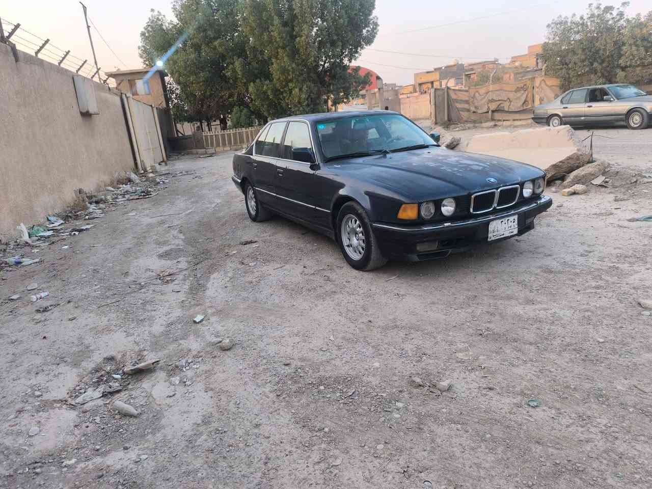للبيع بيئم موديل 92 رقم بغداد حجم 740 مسكر 8لون نيلي السعر 45$ *********** فول مواصفات محرك وكير حاويه جديد لا ضربة ولا خياس ولا تبديل فتحة سلايت حداده خلفي امامي جيد جدا تخم تاير تخم ويل صقر دواخل لونين جلد كشنات كهربائيه سنتر لوك كهربائيات كلهه شغاله مكاني بغدادموجود واتساب
