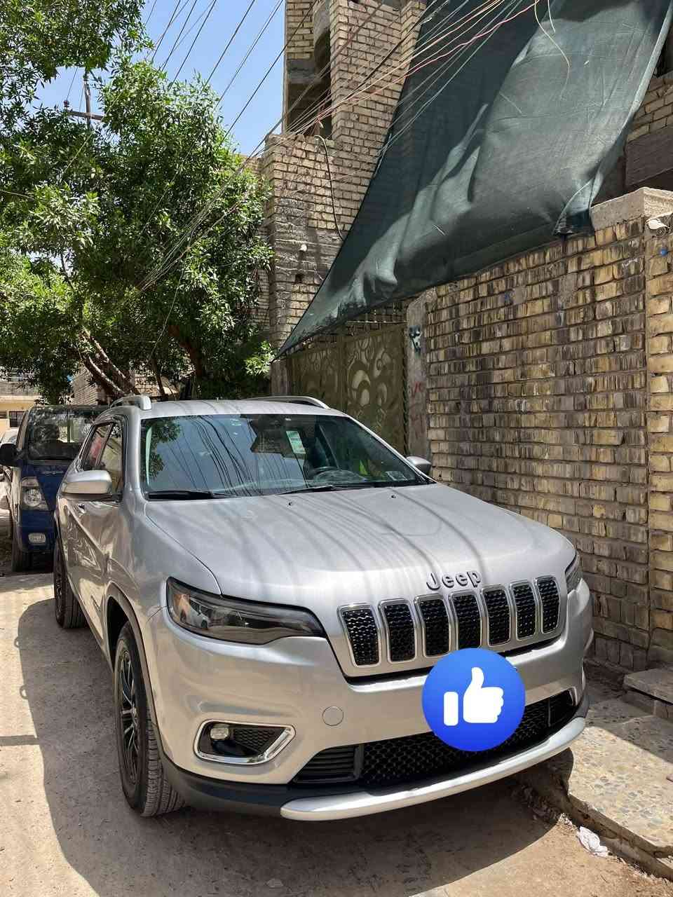 جيب بزون 2019 محرك 4 سلندر صور الحادث بالمنشور
(المواصفات)
1-كراسي كهرباء +كشنات جلد
2-شاشة جبيرة(بلادية)
3-بصمة تشغل و ابواب 
4-نظام توفير الوقود 
5-كامرة دوارة 
6-تحكم ستيرن جهتين
7-عليهة شوتة رياضية
السيارة كير و مكينة و حداية مكفولات اي نقص مابيهة السيارة جاهزة 
سعر 130ورقة وبيهة مجال
مكاني بغداد البلديات 
الاستفسار ***********
