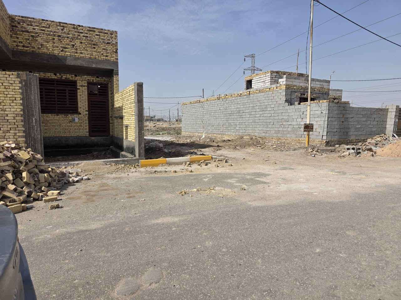 السلام عليكم قطعة ارض زراعي للبيع مساحة ٢٠٠ متر بحي الزيتون خلف الشقق بمجمع عزيز شريف الجديد كامل خدمات كهرباء ماء مجاري تبليط إنارة ارصفه السعر  ١٤ مليون وبيها مجال الاستفسار ع  ***********
