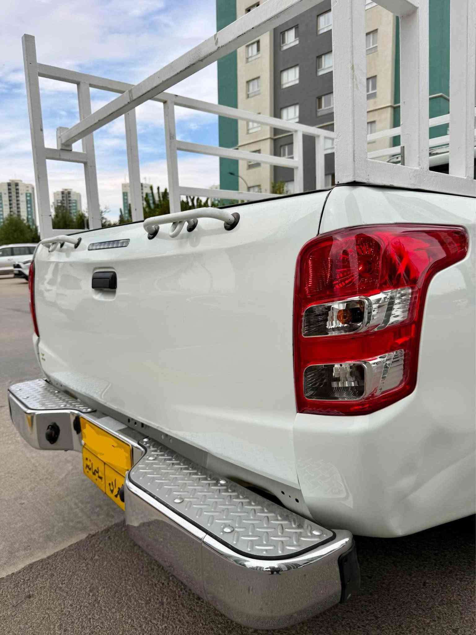 مستیوبوشی قەزافی L200
جۆری دۆج ڕام L200 
مۆدیل 2017 

بۆیاخ و لێدراوی نیە 
بێ شوخت و وردەیە سەیارەکە تەنها یەک پەڵە ساردی هەیە 

مواصەفاتەکانی ( شاشە ئایپاد و بلوتوس جام کارەبا و سویچ کۆنتڕۆڵ و قفڵ مەرکەزی و دەبڵ ئێرباگ و تراکشن کۆنتڕۆڵ و abs و جام هیتەر و لایت ئۆتۆ زۆر مواصفاتی تر )

سەیارەکە لە سفریەوە لە 2018 وە لای خۆمانە و خۆمان رەقەممان کردووە سەنەوی بەسەرچووە 
هەزەی تازەیە بڕی توحویل و تازەکرنەوەی یەک ملیون و پەنجا هەزاری تێ ئەچێت بۆ ئەو چەن ساڵە بە بەناو کردنەوە
چەن خرامەی لەسەر بوو بە وەصل بۆت ئەگەڕێنمەوە دوای ڕێکەوتن 

سەیارەی باری قورس و مەعرەز نیە 
ماوەی ڕۆشتنی 245 هەزار کم 
ناوبۆدی و چەمچەیەکی نوێی بۆ بەستراوە 
هەموو سویچە بیلادیەکان و کەتەلۆکی شەریکەی لەگەڵە 
سەیارەیەکی زۆر بەقوەت و گورجوگۆڵ و عەمەلی و توندو تۆڵە هیچ مەسرەفی نیە لە دەعامی بۆ دەعامی بە شەرت 
 هەموو گیانی یابانیە و ئەشیای زۆر و هەرزانە تکایە هەموو وردەکاریەکانم نووسیووە بۆ پرسیار پەیوەندی مەکە 
گۆڕینەوەم نیە تەنها فرۆشتنە  
شوێن سلێمانی 
نرخی 128 و کەمێ معامەلە 
*********** السليمانية, العراق
