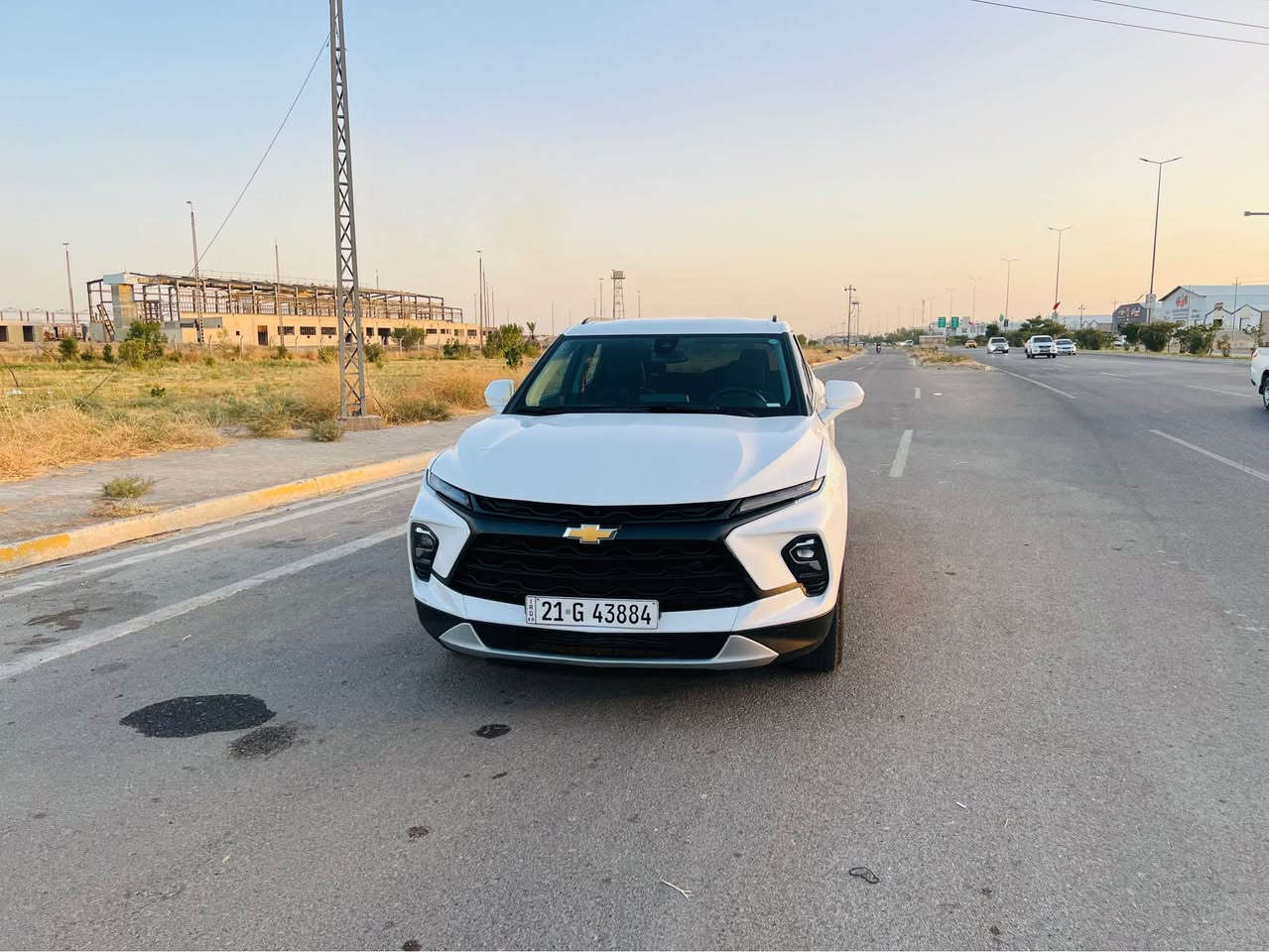 ⸻

🚘 للبيع | شفروليه بلايزر LT2   2023

💰 السعر: مناسب جداً وقابل للتفاوض للجادين
$200

📍 الموقع: كركوك

✅ المواصفات:

* موديل: 2023
* محرك: 2.0 تيربو (4 سلندر)
* الممشى: 26 ألف ميل فقط
* اللون: أبيض
* رقم سليمانية جديد باسمي

📌 الضرر:
مبدل بونيت فقط، بدون شاصي، بدون بدنة، بدون دواخل، بدون راديتر، والإيرباكات أصلية ولم تفتح.

✨ المواصفات:

* تشغيل بصمة
* بصمة للأبواب الأربعة
* LED + إنارة نهارية
* أوضاع قيادة متعددة
* تحكم بالمقود (ستيرن)
* هاند بريك إلكتروني
* شاشة Apple CarPlay وAndroid Auto
* كاميرا خلفية
* رادارات أمامية وجانبية
* نظام الحفاظ على المسار
* تشغيل عن بعد
* Auto Start / Auto Stop
* تدفئة للمقاعد الأمامية
* منافذ USB
* ABS + مانع انزلاق

📞 للاستفسار: ***********

السيارة نظيفة وجاهزة للفحص بأي مكان. كركوك, العراق

